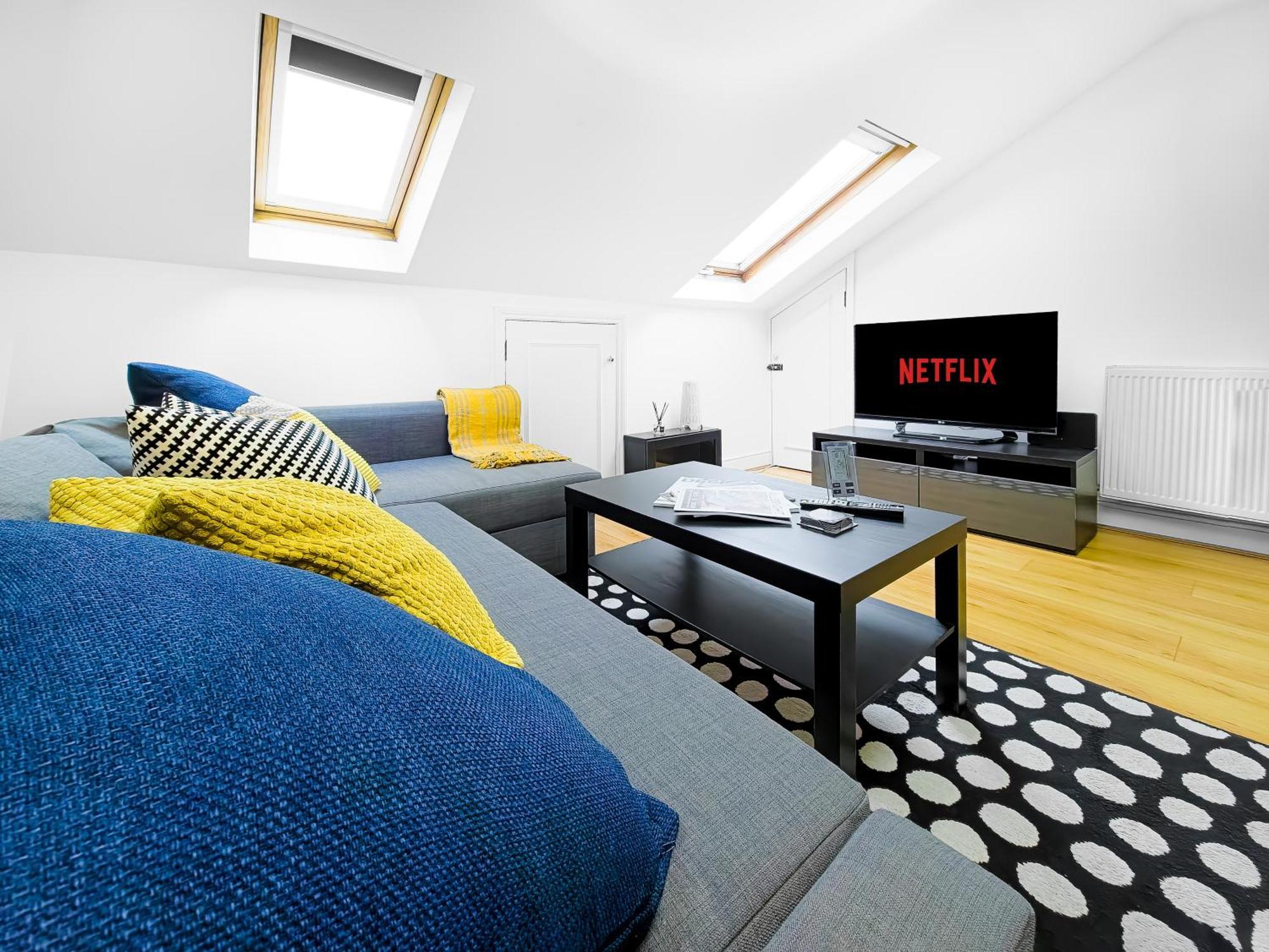 Charming London Home, Opp Arnos Grove Underground Station, Parking New Southgate Exterior foto